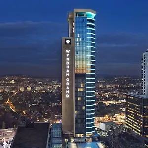 מלון Wyndham Grand Levent & Conference Center