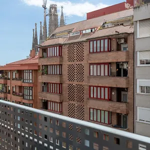 Ola Living Sagrada Familia Барселона